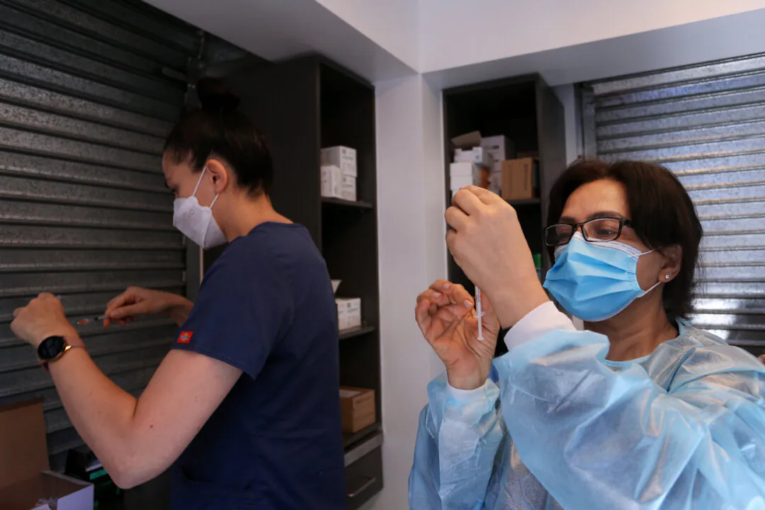 Healthcare workers prepare Pfizer vaccines in Sydney, Australia, on Oct. 03, 2021. (Lisa Maree Williams/Getty Images)