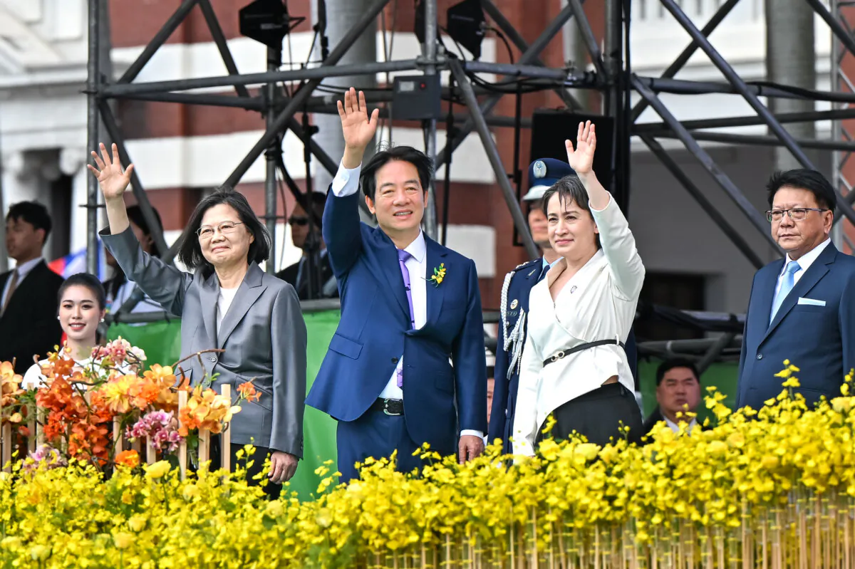 Taiwan's President Lai Ching-te (2nd L) and Vice President Hsiao Bi-khim (R) wave alongside outgoing president Tsai Ing-wen (L) during the inauguration ceremony at the Presidential Office Building in Taipei on May 20, 2024. (Sung Pi-lung/The Epoch Times)