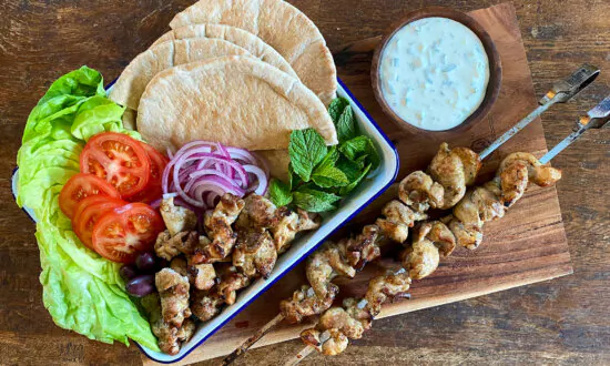 Move the Meal Outdoors With This Easy DIY Dinner