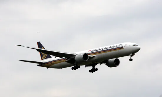 Eight Australians Hospitalised as Man Dies in Severe Plane Turbulence