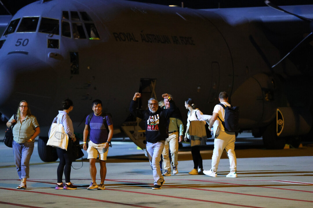 84 Australians Evacuated From New Caledonia via Military Planes - Vimarsana News