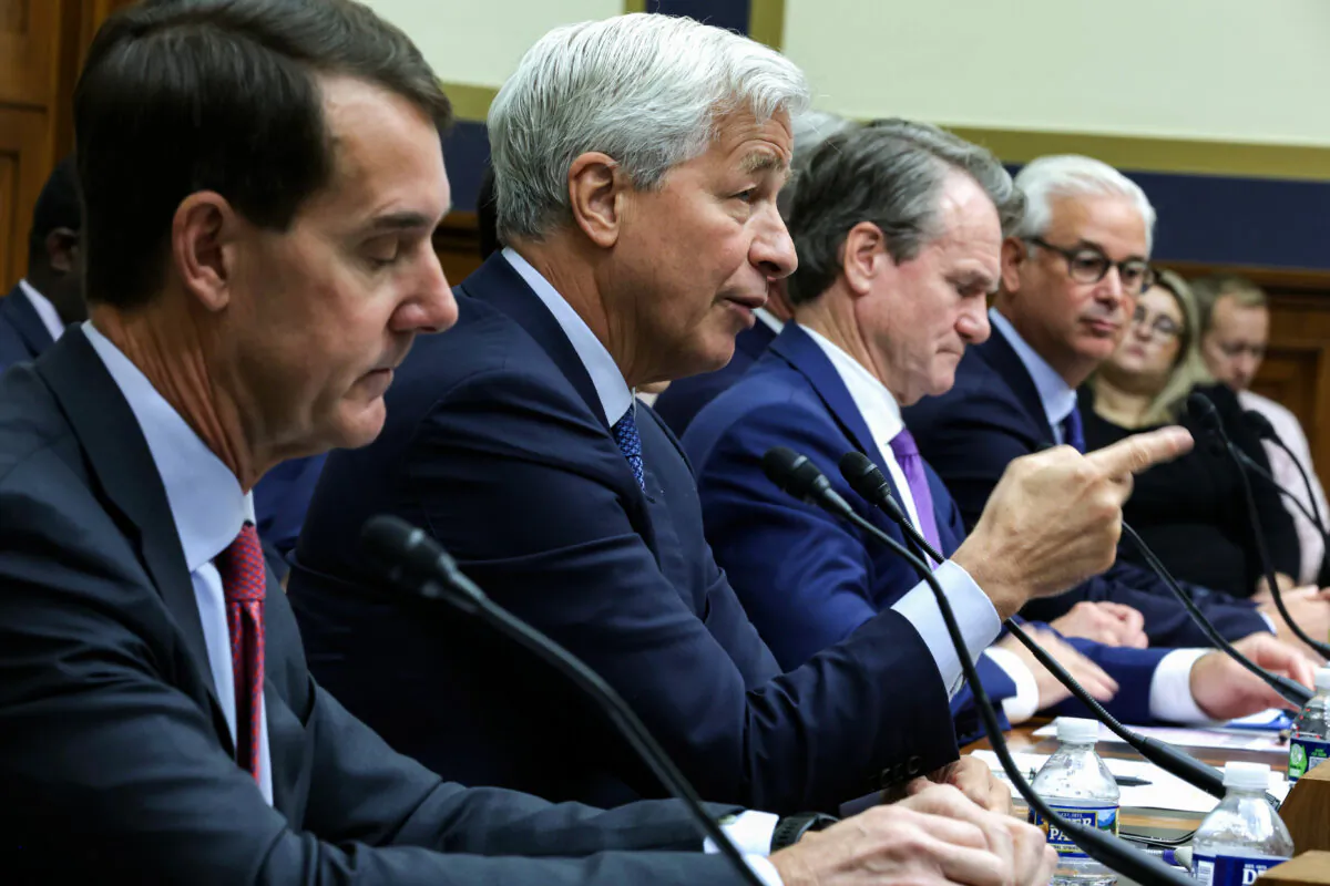 JPMorgan Chase & Co. Chairman and CEO Jamie Dimon (2nd L) testifies during a hearing before the House Committee on Financial Services at the Rayburn House Office Building on Capitol Hill on Sept. 21, 2022. (Alex Wong/Getty Images)