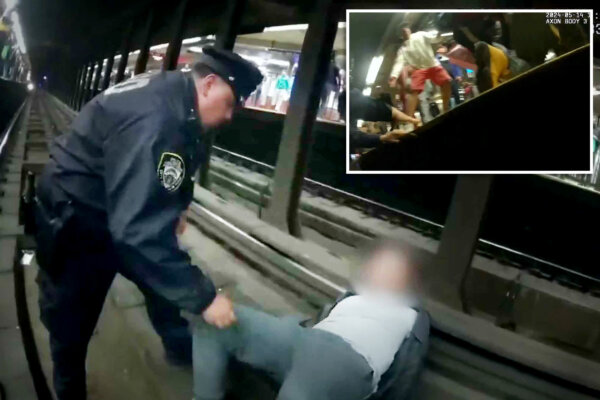 Man Having Seizure Falls Onto NY Subway Tracks Before Oncoming Train—Then Officers Do This