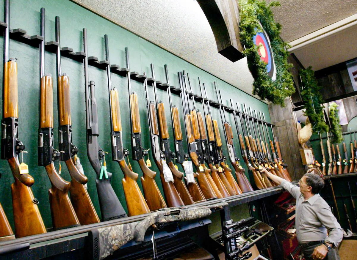 Hunting rifles and shotguns on display at a gun store in Toronto, in a file photo. (Kevin Frayer/The Canadian Press)