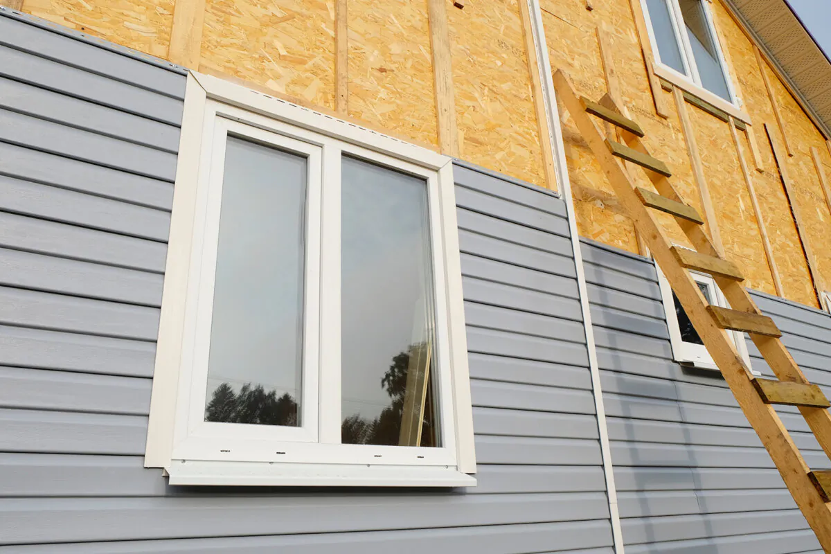 Learn what your siding is made from and when it was installed to get an idea of when it likely needs to be replaced. (Dreamstime/TNS)