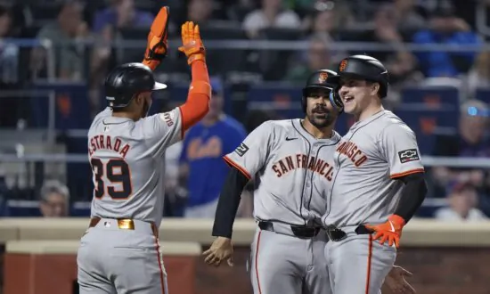 Giants Overcome 3rd Straight 4-run Deficit, Hold Off Mets 8–7 for Wild Win