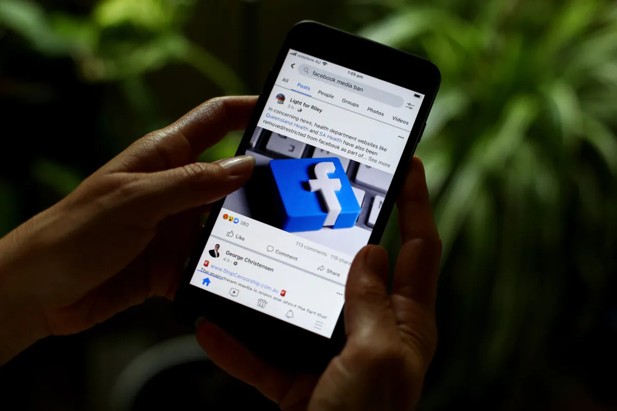 In this photo illustration reports on Facebook's news ban on Australian and International content in Sydney, Australia, on Feb. 18, 2021. (Brendon Thorne/Getty Images)