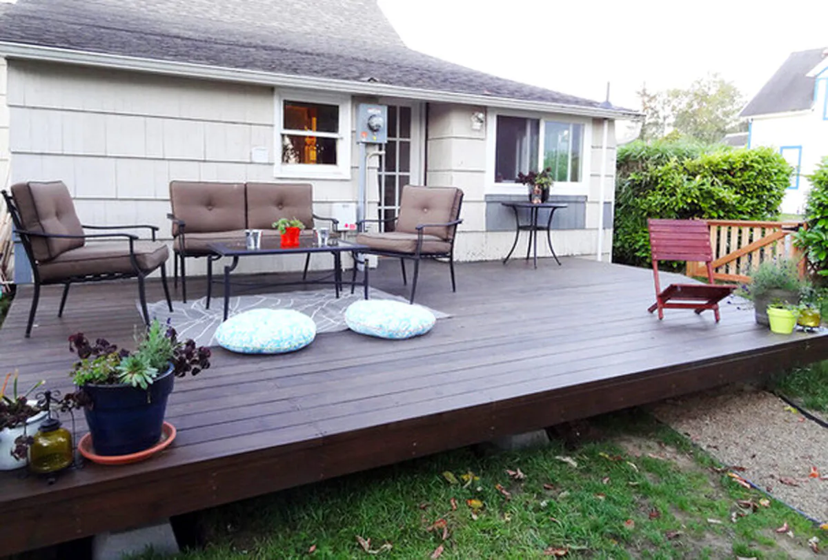 This system uses solid concrete blocks that float on top of the soil and distribute the weight evenly. (Houzz.com/TNS)