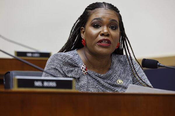 News Brief: Rep. Cori Bush Loses Primary; Justice Defends Supreme Court’s Presidential Immunity Decision; Key House Races Decided in Michigan