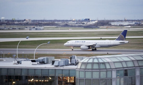 United Airlines Plane Catches Fire at Chicago’s O’Hare Airport