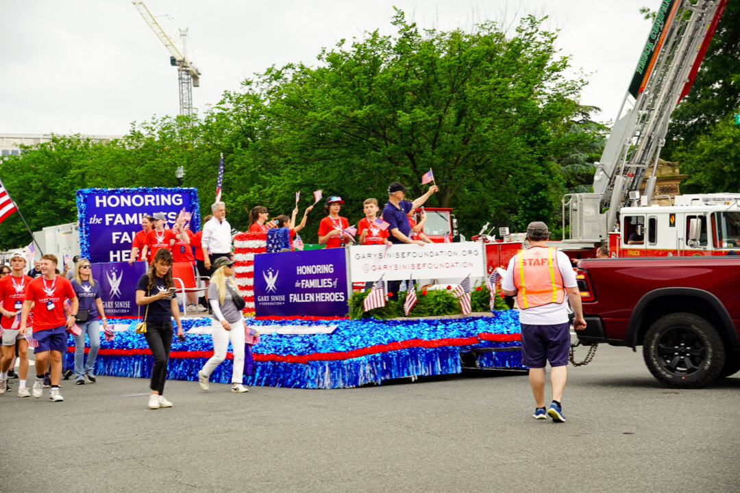 National Memorial Day Parade in Washington Honors Veterans