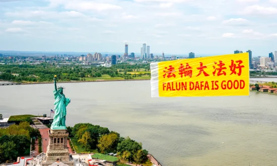 Officials From Around the World Commemorate World Falun Dafa Day