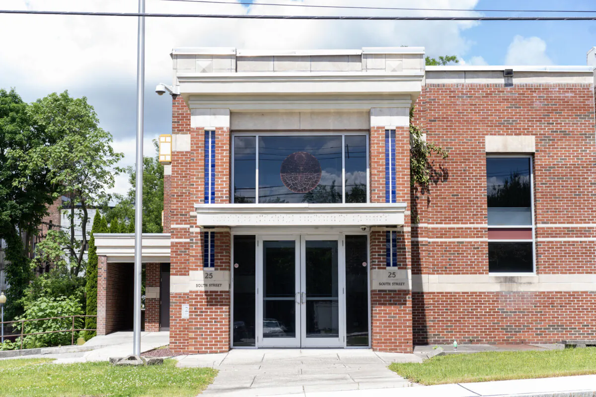 A former federal courthouse on South Street in downtown Middletown, N.Y., on May 29, 2024. (Cara Ding/The Epoch Times)