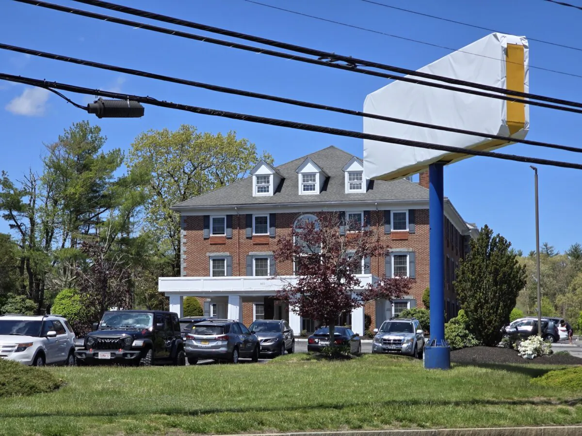 The Comfort Inn in Rockland, Mass., is currently a state-funded shelter for illegal immigrant families. Photo taken on May 14, 2024. (Allan Stein/The Epoch Times)