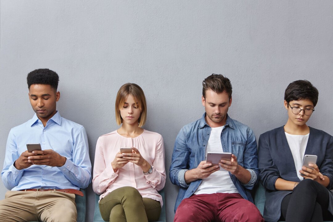 How Screen Time Robs Us of Everyday Pleasures