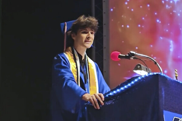 VIDEO: Texas Valedictorian Delivers Moving Speech Hours After Attending His Father's Funeral