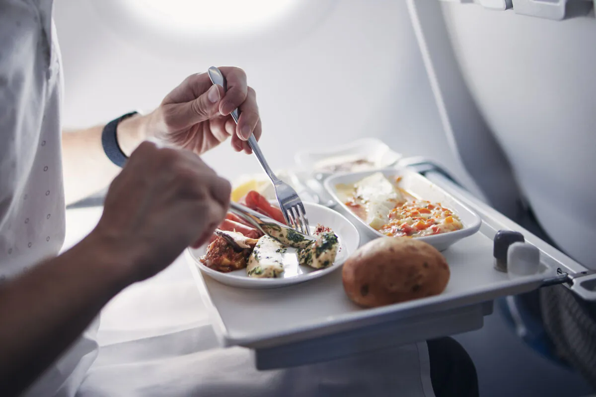 Alaska Airlines is bringing back hot meals to its inflight retail menu in the main cabin. (Jaromír Chalabala/Dreamstime/TNS)