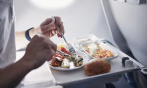 Alaska Airlines Brings Back Hot Main Cabin Meals