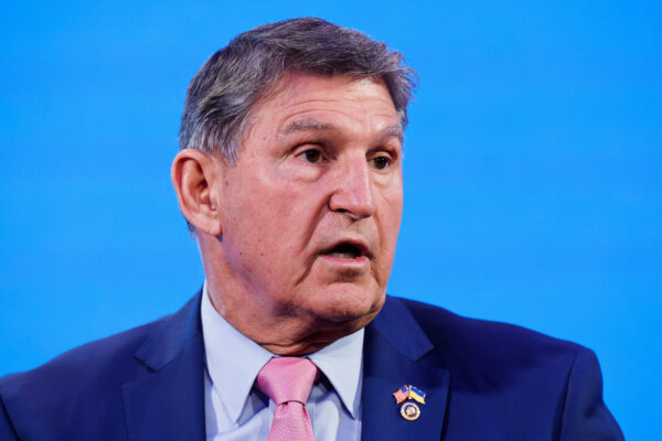 Joe Manchin Leaves Democratic Party, Registers as Independent