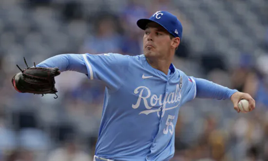 Loftin Gives Royals Walk-Off Victory Over Padres