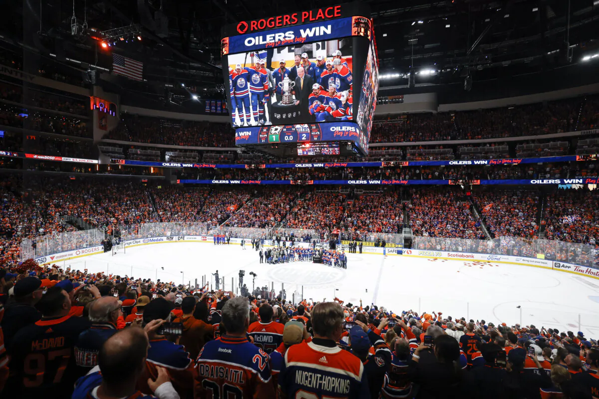 The Edmonton Oilers pose with the trophy after defeating the Dallas Stars in Game 6 of the Western Conference Final in the NHL hockey Stanley Cup playoffs in Edmonton on June 2, 2024. (The Canadian Press/Jeff McIntosh)