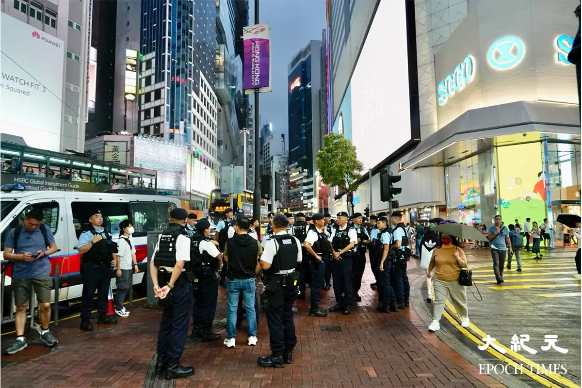 The Hong Kong police deployed a large number of officers in Causeway Bay on the night of June 3, 2024. (Kiri Choy/The Epoch Times)