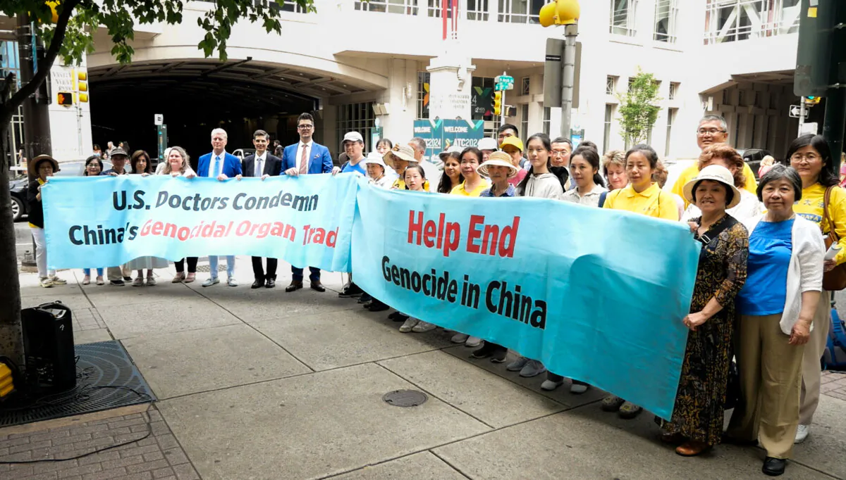 A rally outside the American Transplant Congress (ATC) 2024 in Philadelphia on June 2, 2024, calling for an end to forced organ harvesting in China. (Andrew Li/The Epoch Times)
