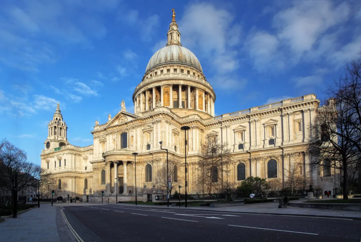 Situated on top of Ludgate Hill, the cathedral is renowned for its façade, which is framed by a pair of baroque towers and a classical-style portico and a pediment supported by Corinthian-style columns. (TTstudio/Shutterstock)