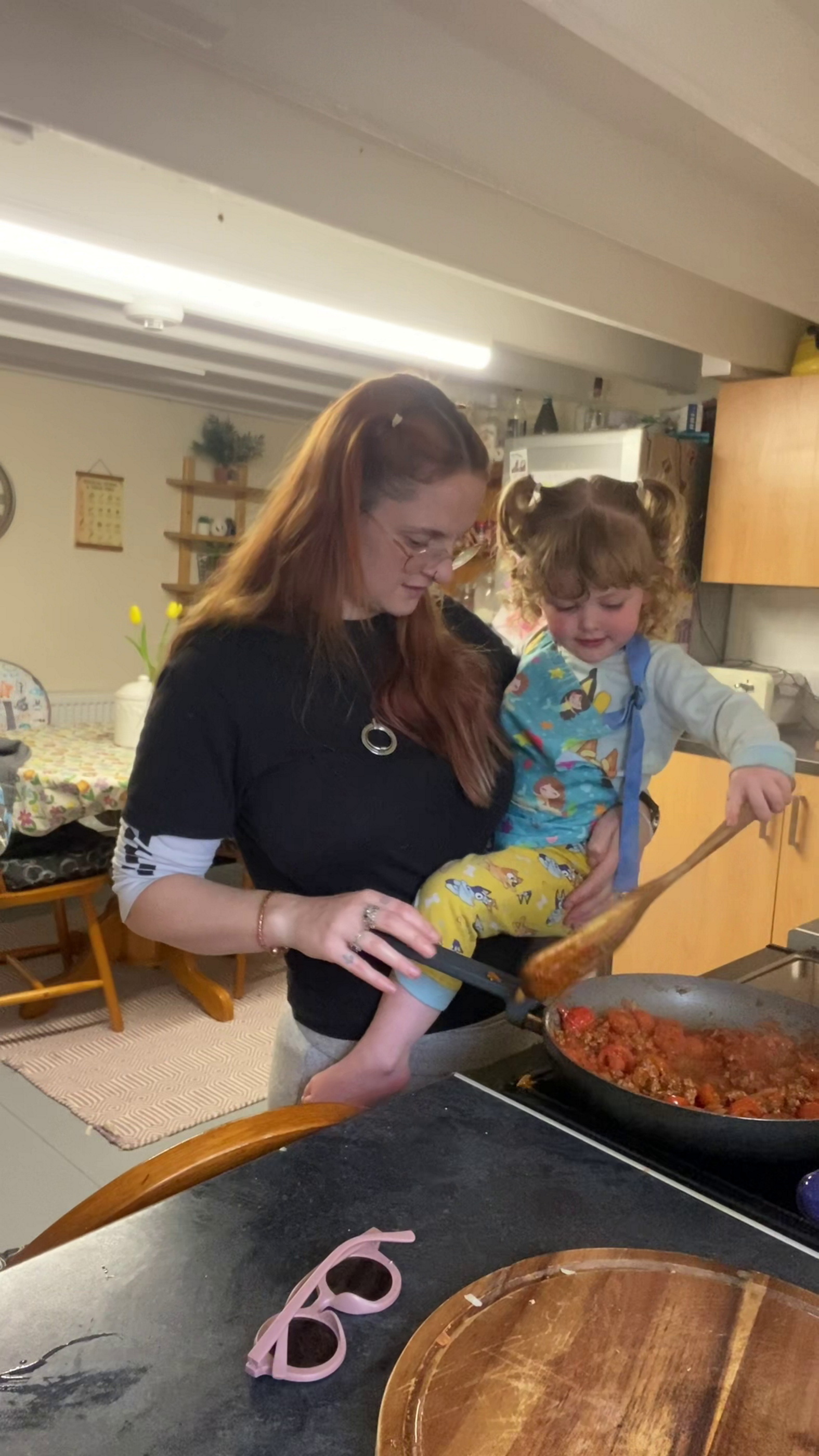 Oswyn cooking with her mother.