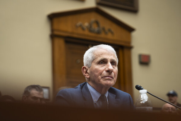 Sen. Paul Says Fauci Directed Others to Delete Emails, Must Testify