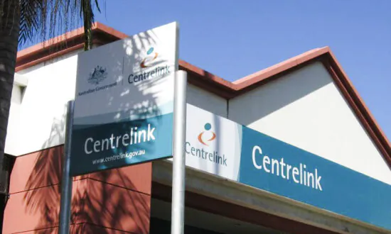 No Investigation Into 6 Public Servants Means No Justice for Robodebt Victims, Welfare Groups Say