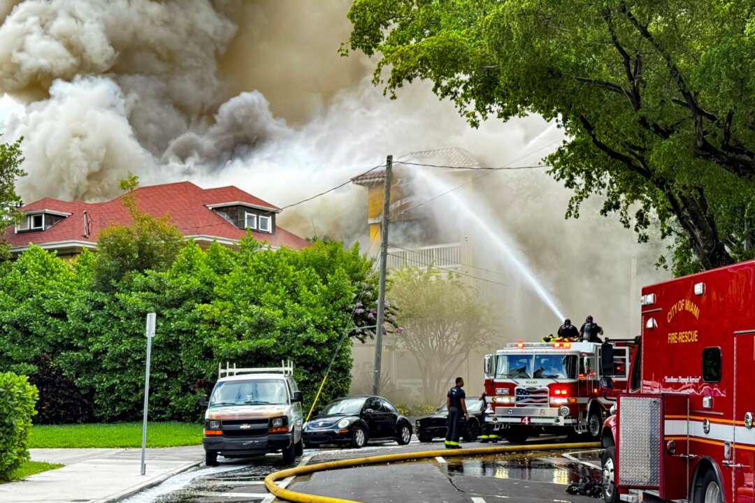Massive Fire Breaks Out in 4-story Apartment Building Near Downtown ...