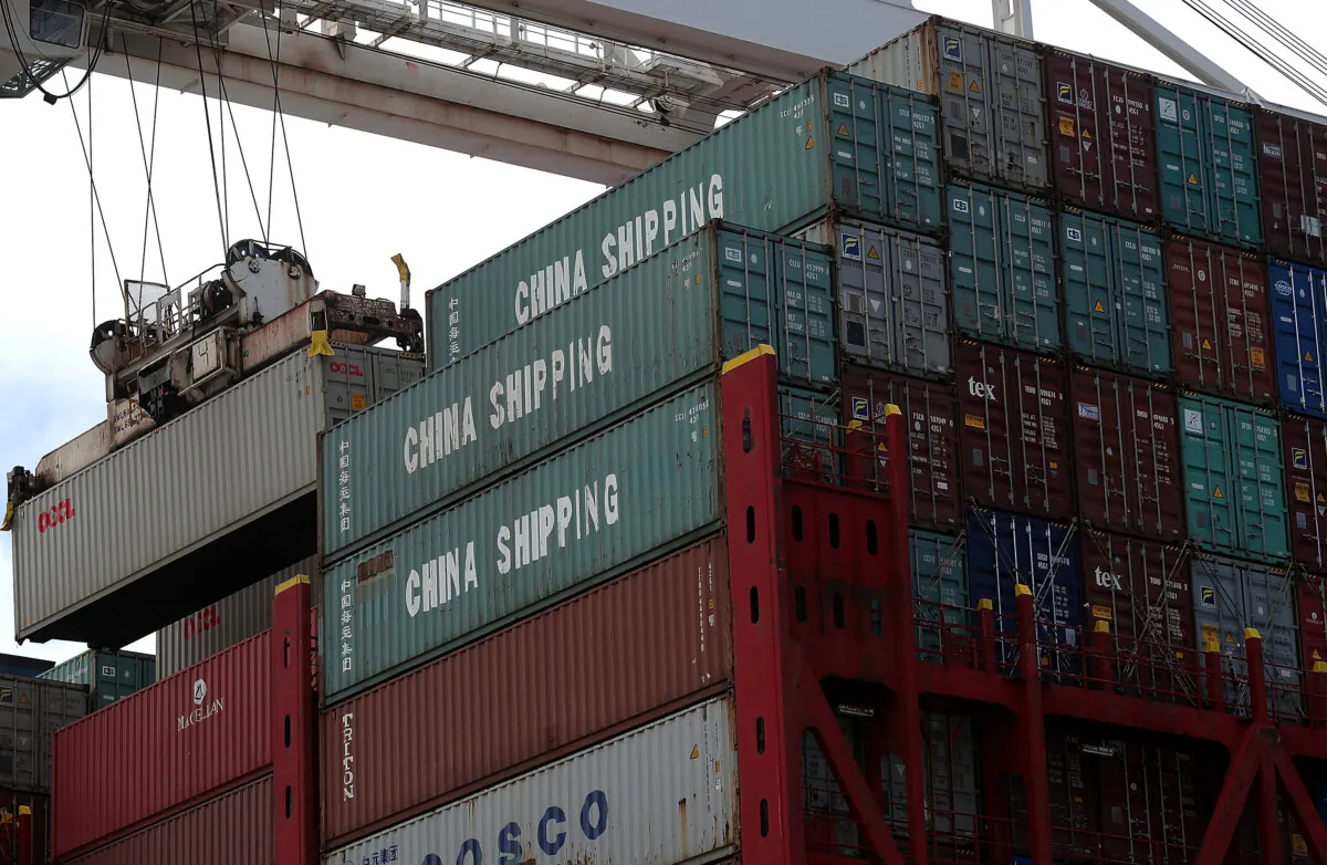 A shipping container is offloaded from the Hong Kong based CSCL East China Sea container ship at the Port of Oakland, Calif., on June 20, 2018. (Justin Sullivan/Getty Images)