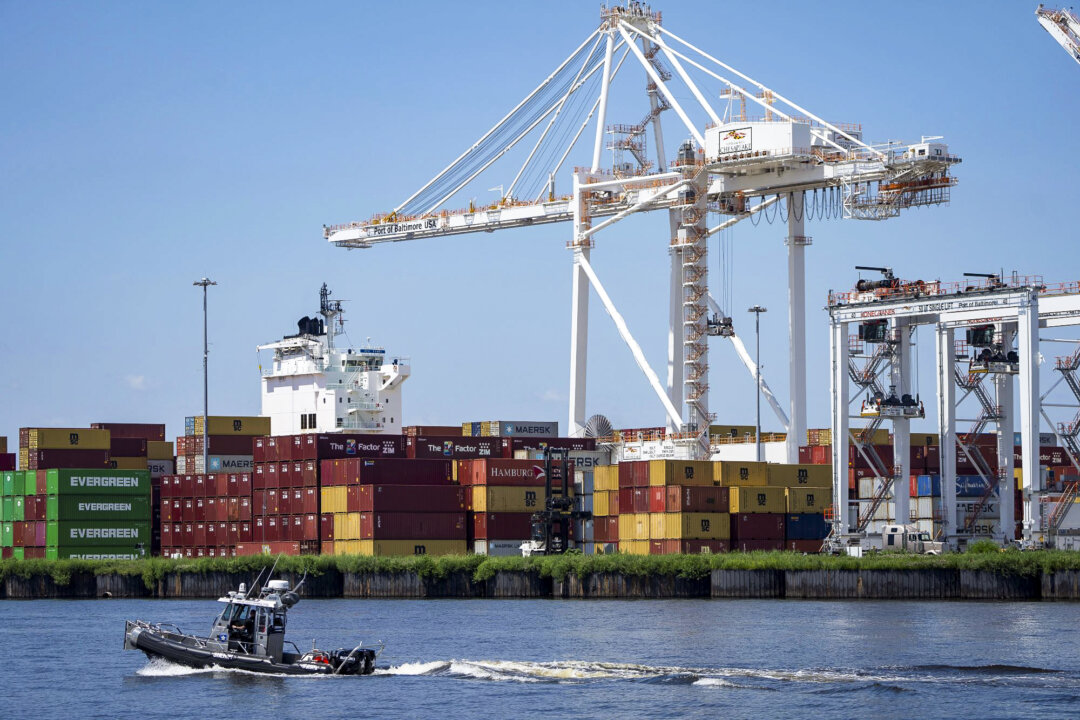 Dockworkers Threaten Strike Amid Contract Negotiations