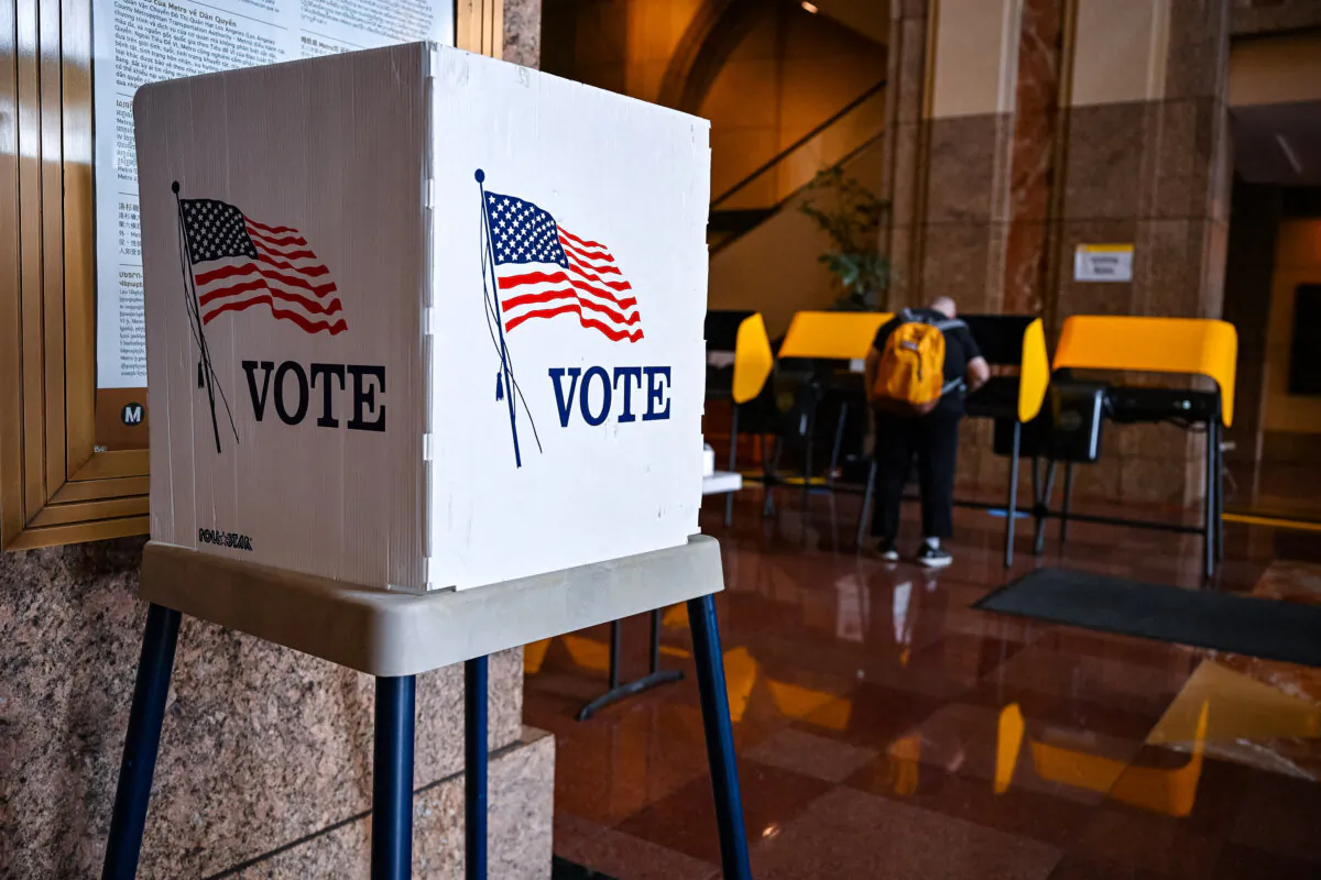 A voter prepares their ballot at a polling station in a file photo. (Robyn Beck/AFP via Getty Images)