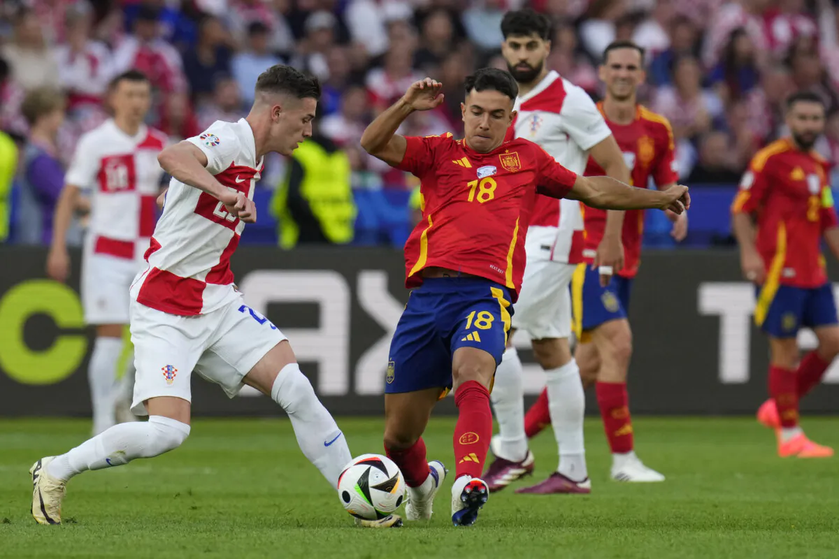 Spain's Martin Zubimendi (R) fights for the ball with Croatia's Luka Sucic during a Group B match between Spain and Croatia at the Euro 2024 soccer tournament in Berlin, Germany, on June 15, 2024. (Manu Fernandez/AP Photo)