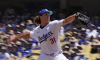 Ohtani, Glasnow Lead Dodgers Past Royals, but Betts Suffers Broken Hand