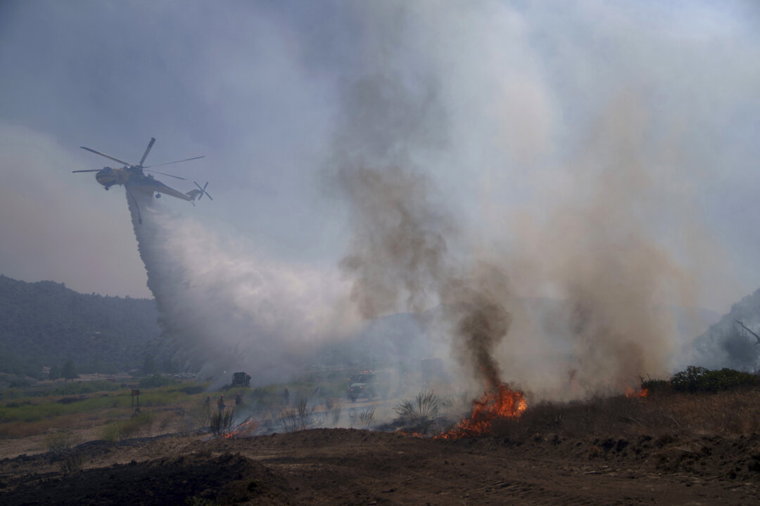 California Firefighters Gain Ground Against Big Wildfires After Hot ...