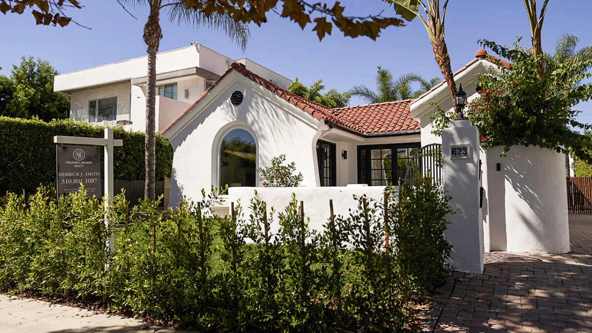 A single-family home in Los Angeles. (Allison Dinner/Getty Images)