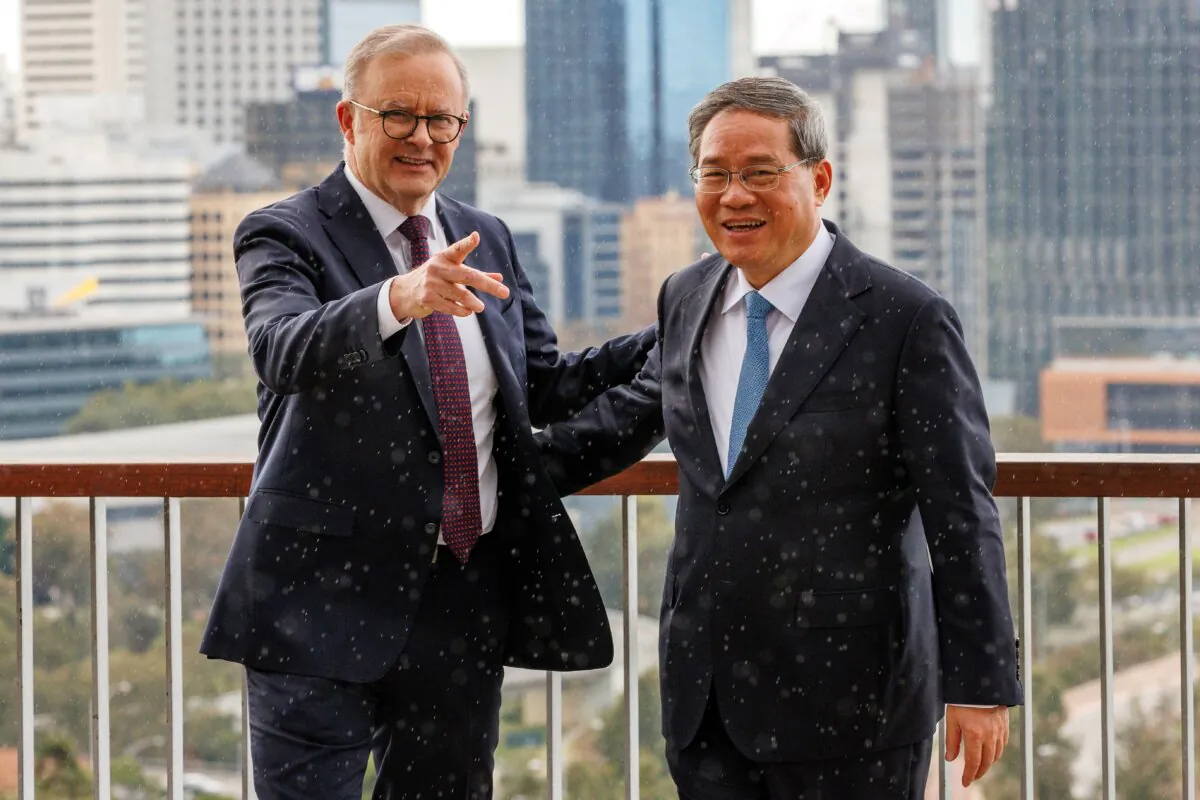 Australian Prime Minister Anthony Albanese (L) and CCP Premier Li Qiang leave after their visit to Kaarta Gar-up Lookout in Kings Park in Perth, Australia on June 18, 2024. (Richard Wainwright/Pool/AFP via Getty Images)