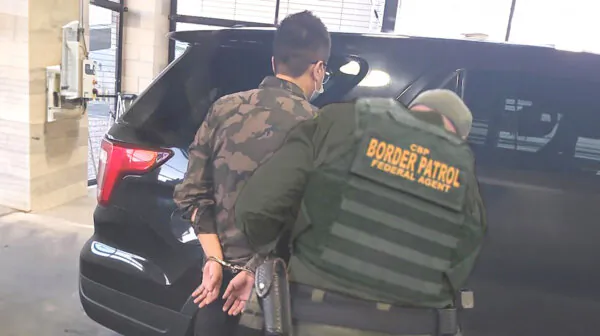 Chinese National With Murder Warrant Arrested at US Border