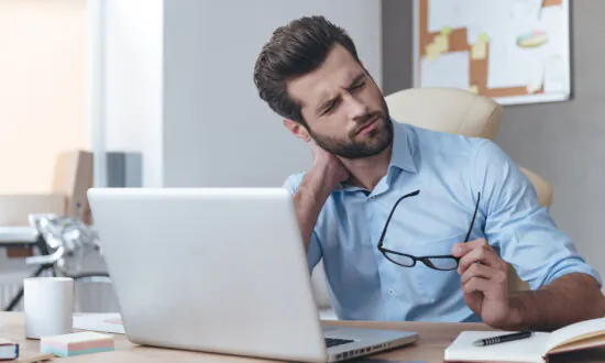 Suffering From Headaches, Back Pain, and Eye Fatigue? Try These Acupoints