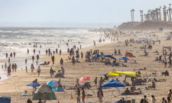 Unusually Strong El Niño Develops Early in Tropical Pacific