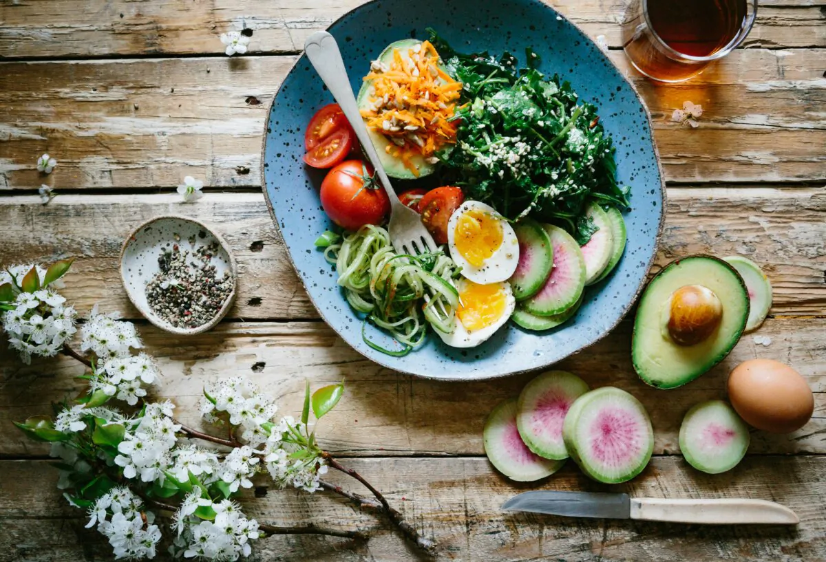 Dr. Damon Noto advises people to "eat the rainbow": eating foods of different colors ensures that you are getting a diversity of nutrients.(Unsplash)