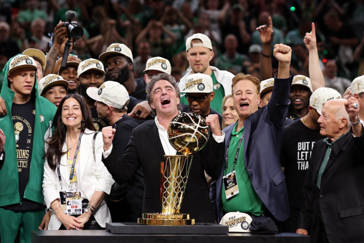 NBA　boston celtics   コレク… NBA execs monitoring Porzingis, Holiday as potential cap