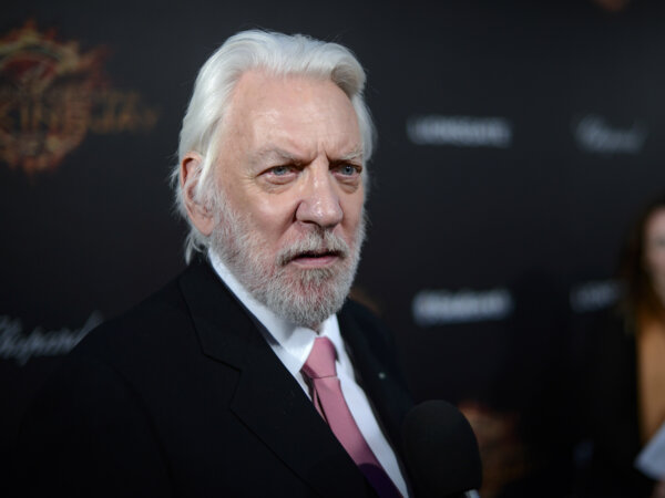 'M*A*S*H' Actor Donald Sutherland Dies at 88