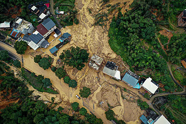 An aerial view of a car driving past a landslide site after storms in Longyan, in eastern China's Fujian province, on June 17, 2024. (CNS/AFP)