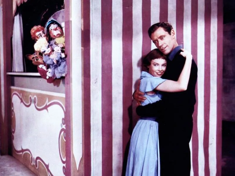 A promotional shot of Leslie Caron as Lili Daurier and Mel Ferrer as Paul Berthalet in the 1953 film "Lili." (MovieStillsDB)