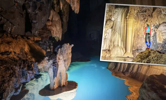 Explorer Finds ‘Hanging’ Lake in Huge Cave With Unreal ‘Floating Rock’ in the Water—Look Inside