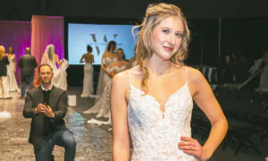 Woman Modeling a Wedding Dress Turns Around to a Big Surprise—Her Priceless Reaction Goes Viral